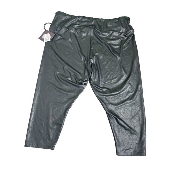 Ava & Viv Black Faux Leather High Waist Capri Leggings Plus Sz 2X (20W-22W) NWT - Picture 3 of 11